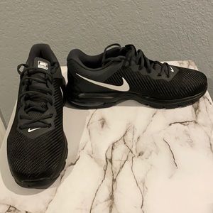 *BRAND-NEW* Men’s Nike Air Max Training Shoes in Carbon Fiber Black - Size 11.5